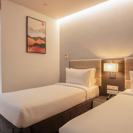 Northway Hotel วิสาขปัตนัม ภายนอก รูปภาพ