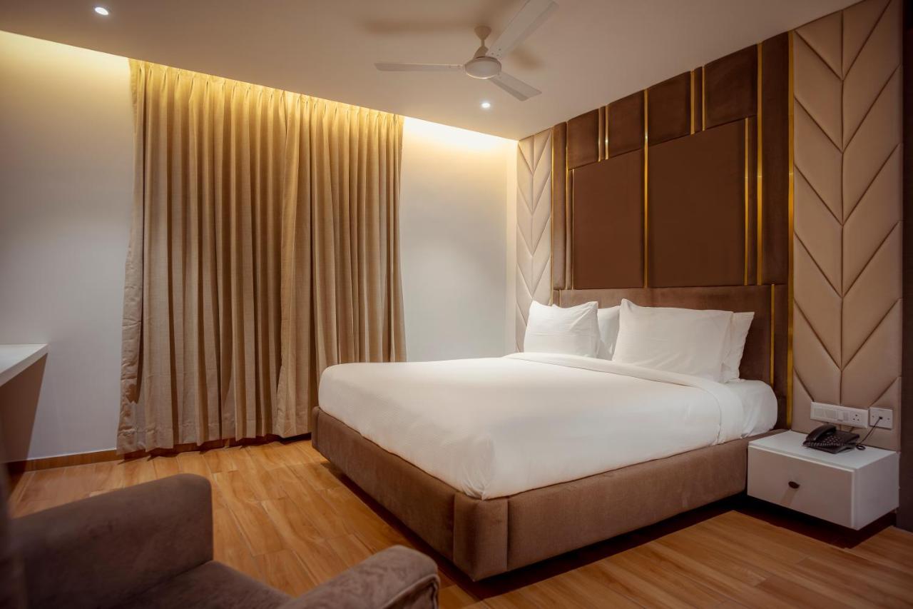Northway Hotel วิสาขปัตนัม ภายนอก รูปภาพ