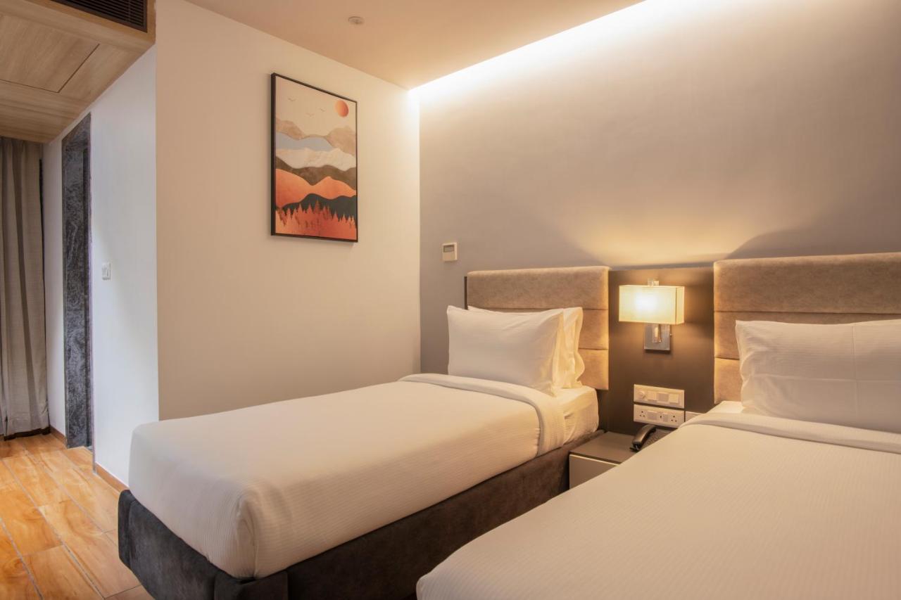 Northway Hotel วิสาขปัตนัม ภายนอก รูปภาพ